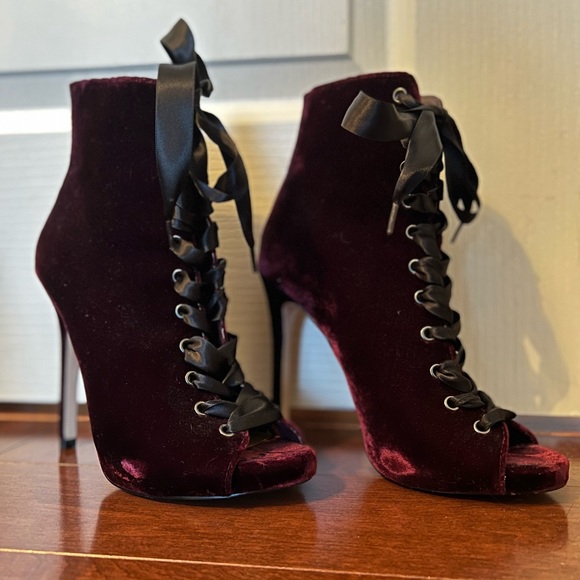 Steve Madden Shoes - Steve Madden Zepplin Lace-Up Velvet Peep-Toe Boots Size 7
